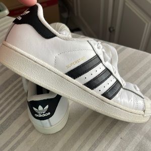 ADIDAS SUPERSTAR SNEAKERS. Sz 3 (kids/unisex) Classic white w/black stripes VGUC